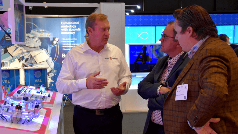 Sentech op Precisiebeurs 2018 met Rob Pieter die uitleg geeft