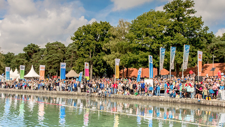 Crowd at Swim to Fight Cancer IJzeren Man Vught