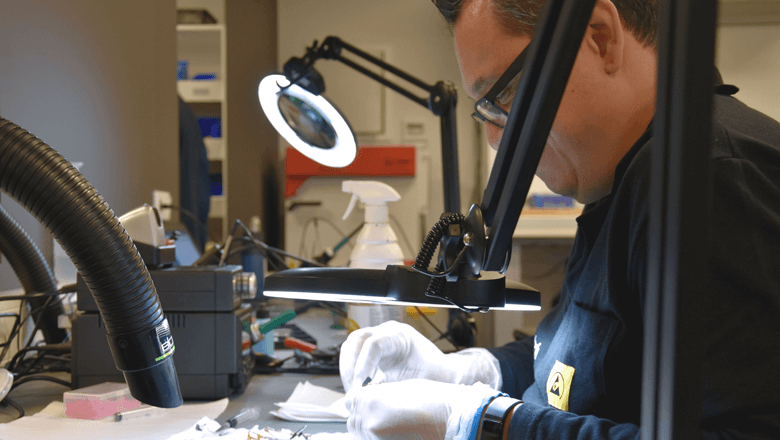 Assembleren van sensoren bij Sentech