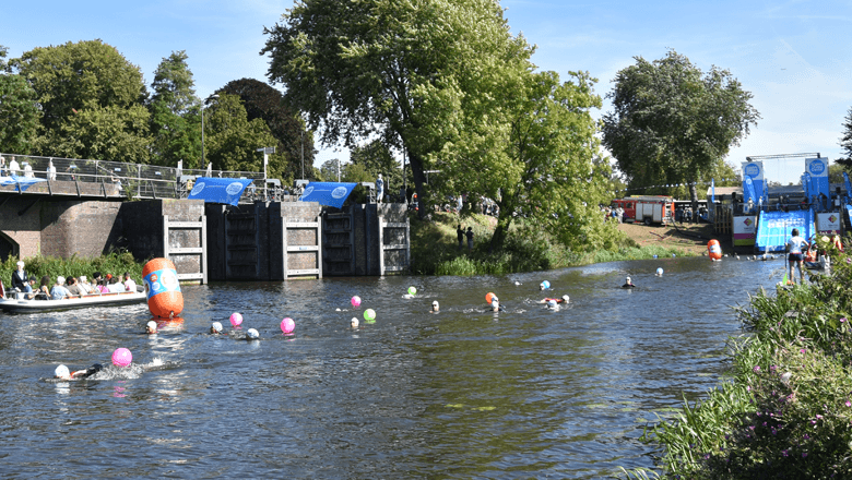 Team Sentech bij Swim to Fight Cancer 2019