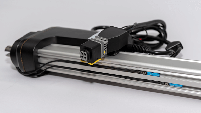 Integratie magnetic sensor in actuator Linak